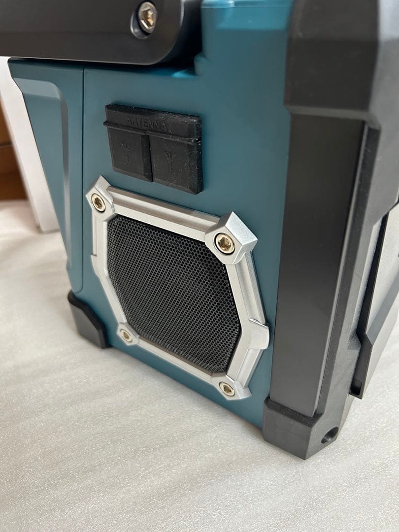 ⭐︎ほぼ未使用品⭐︎Makita マキタ 現場用 ラジオ 付 テレビ　TV100