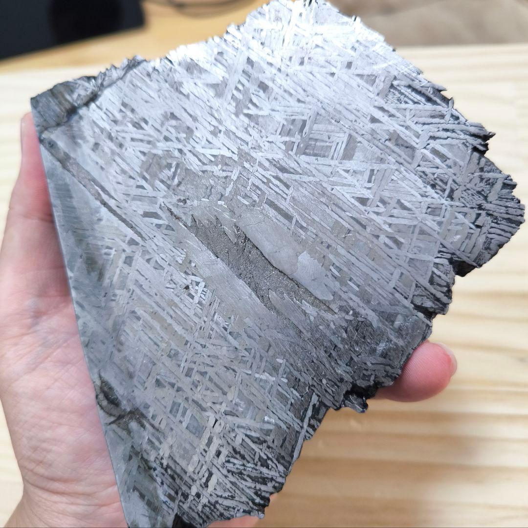 極上 大型 約2kg アルタイ隕石 鉄隕石　パワーストーン　宝石 天然石　隕石