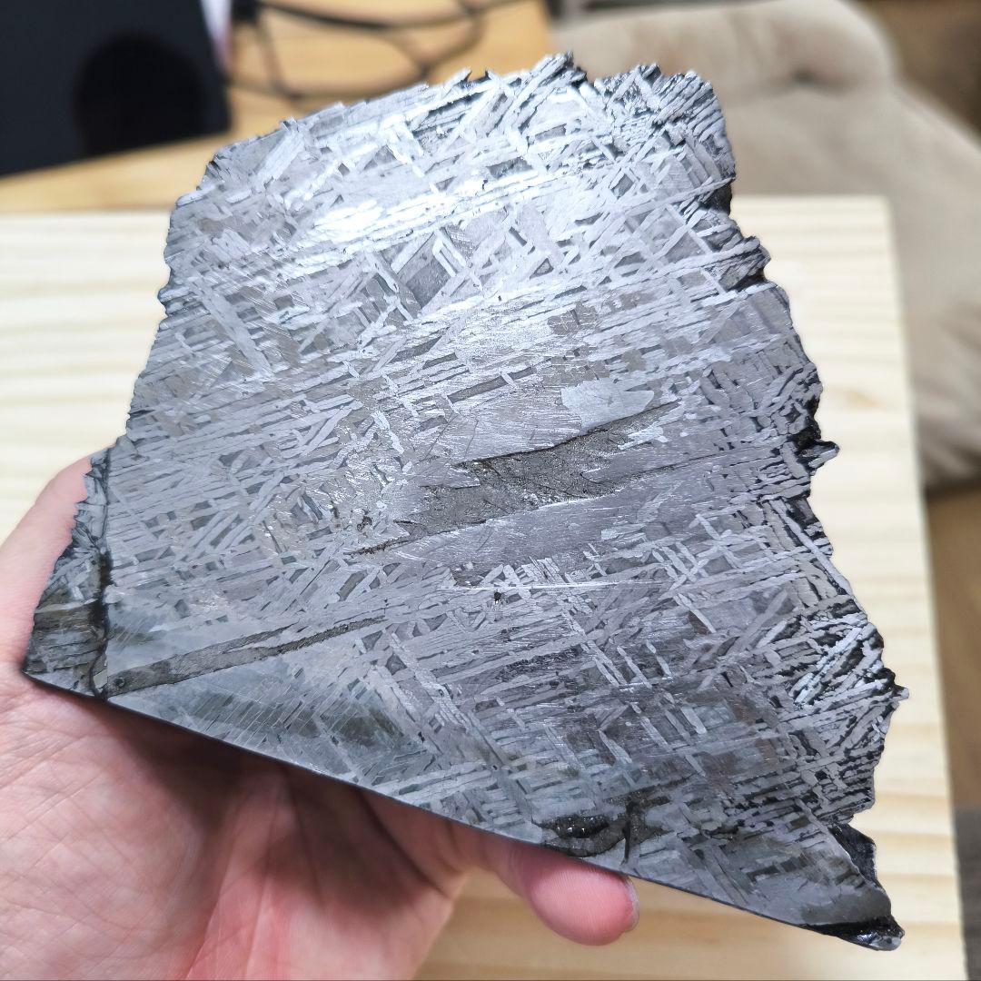 極上 大型 約2kg アルタイ隕石 鉄隕石　パワーストーン　宝石 天然石　隕石