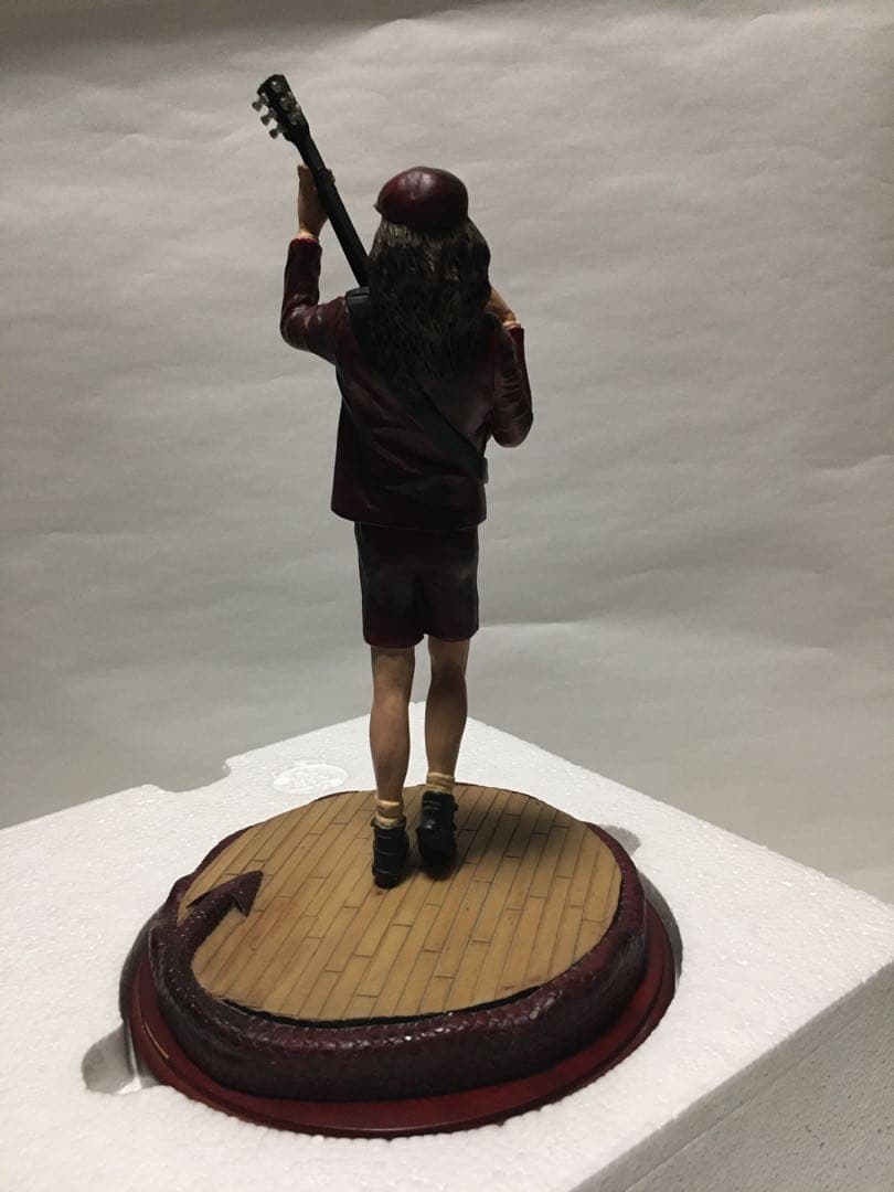 【難あり】【希少フィギュア】AC/DC アンガス・ヤング ギターヒーロー