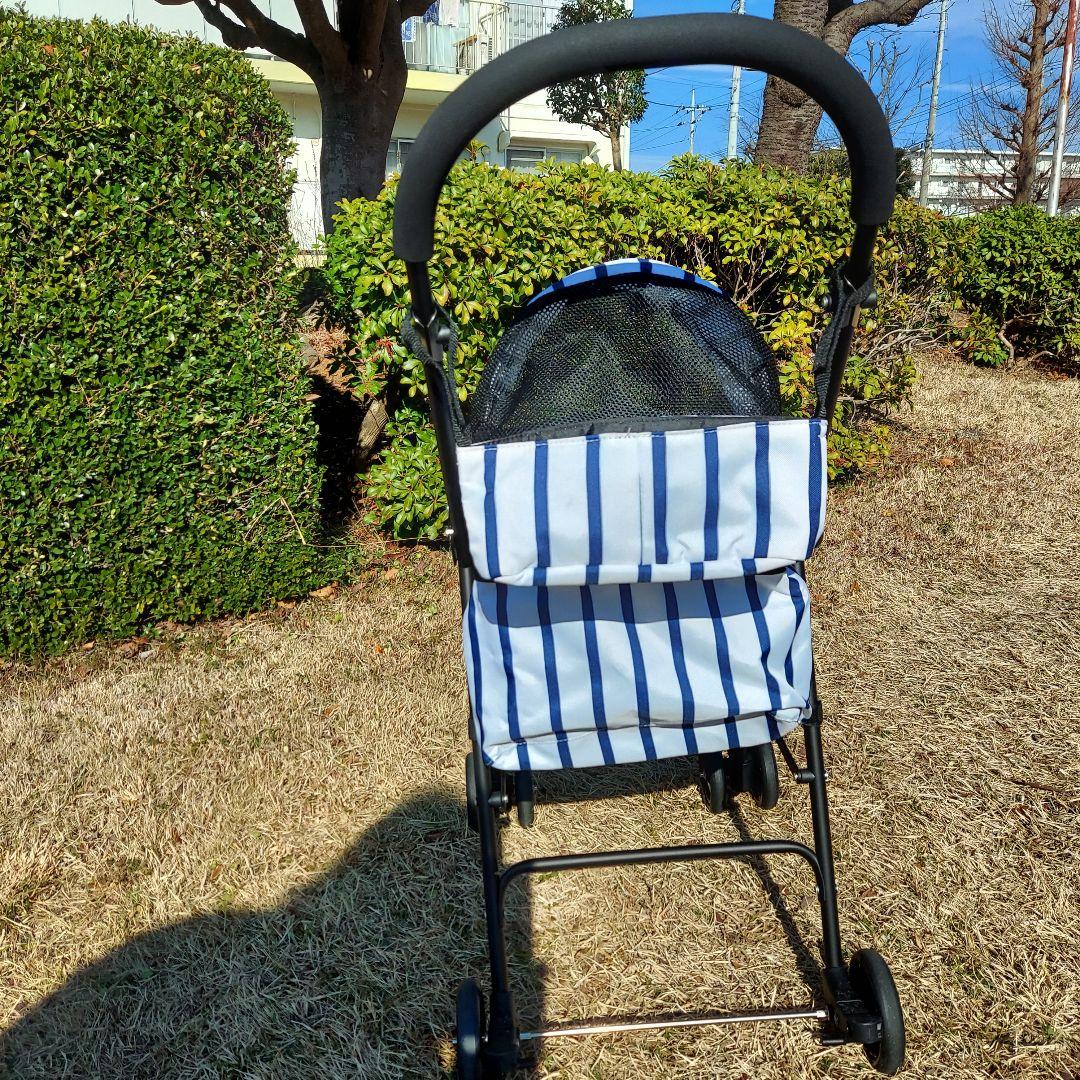 ４輪でもコンパクトに畳める軽量ペットカート