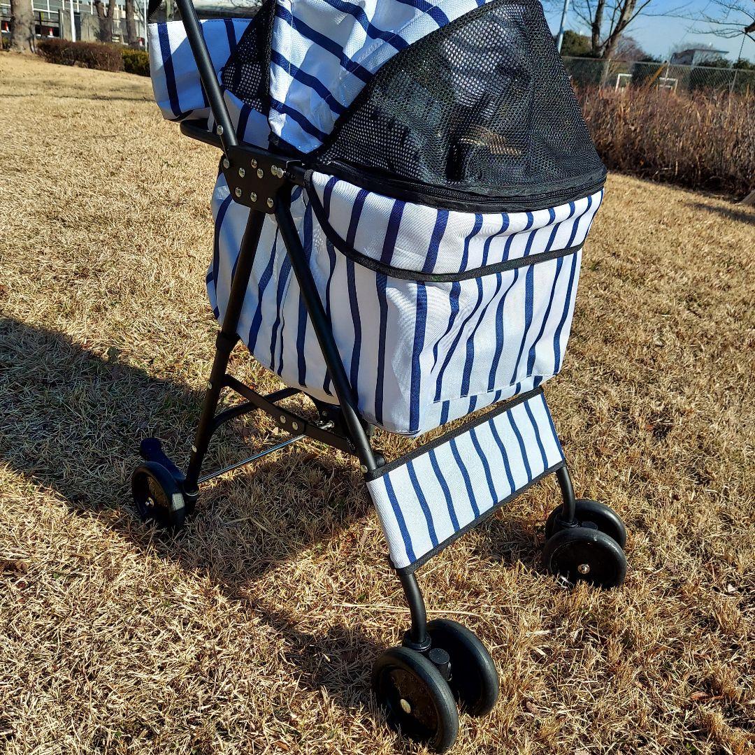 ４輪でもコンパクトに畳める軽量ペットカート