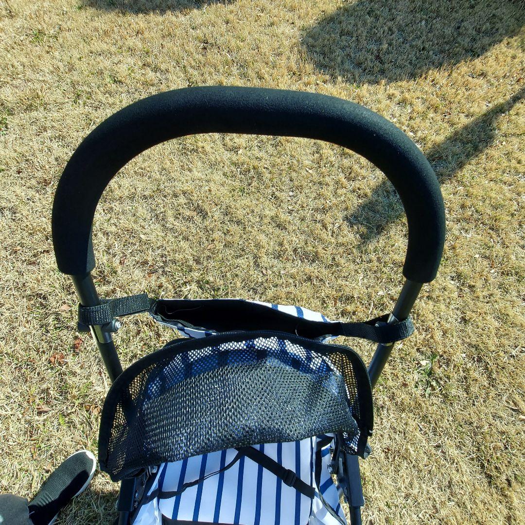 ４輪でもコンパクトに畳める軽量ペットカート