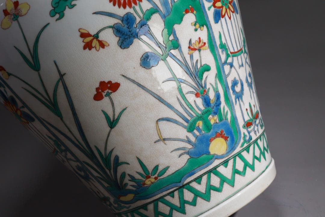 有田焼　柿右衛門様式　色絵七宝花唐草三方花卉図　大壷　BE931