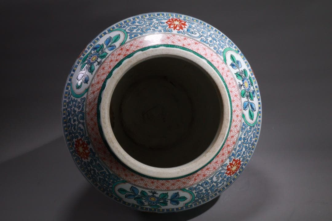 有田焼　柿右衛門様式　色絵七宝花唐草三方花卉図　大壷　BE931