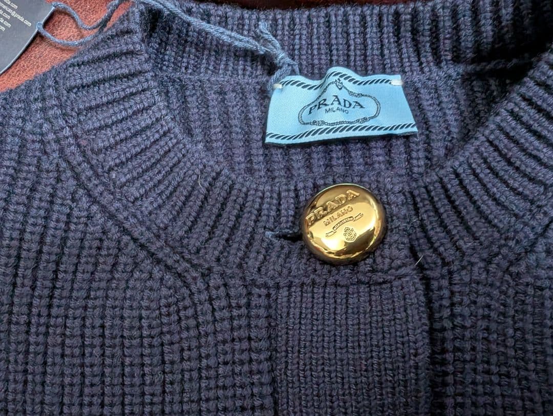 プラダカーディガン