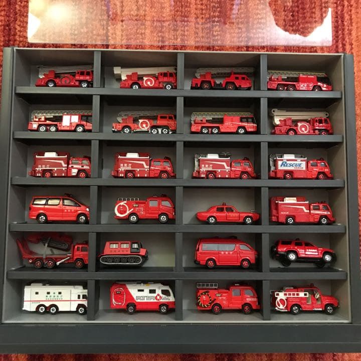 トミカ　消防車　救急車　計24台　＋ケース込み