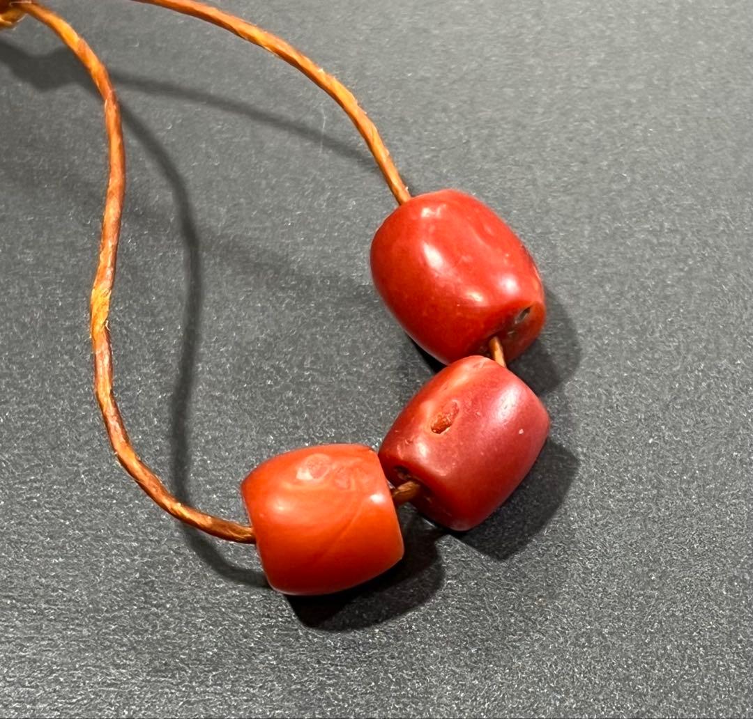 アンティーク　チベット　血赤珊瑚と赤珊瑚のビーズ３個セット