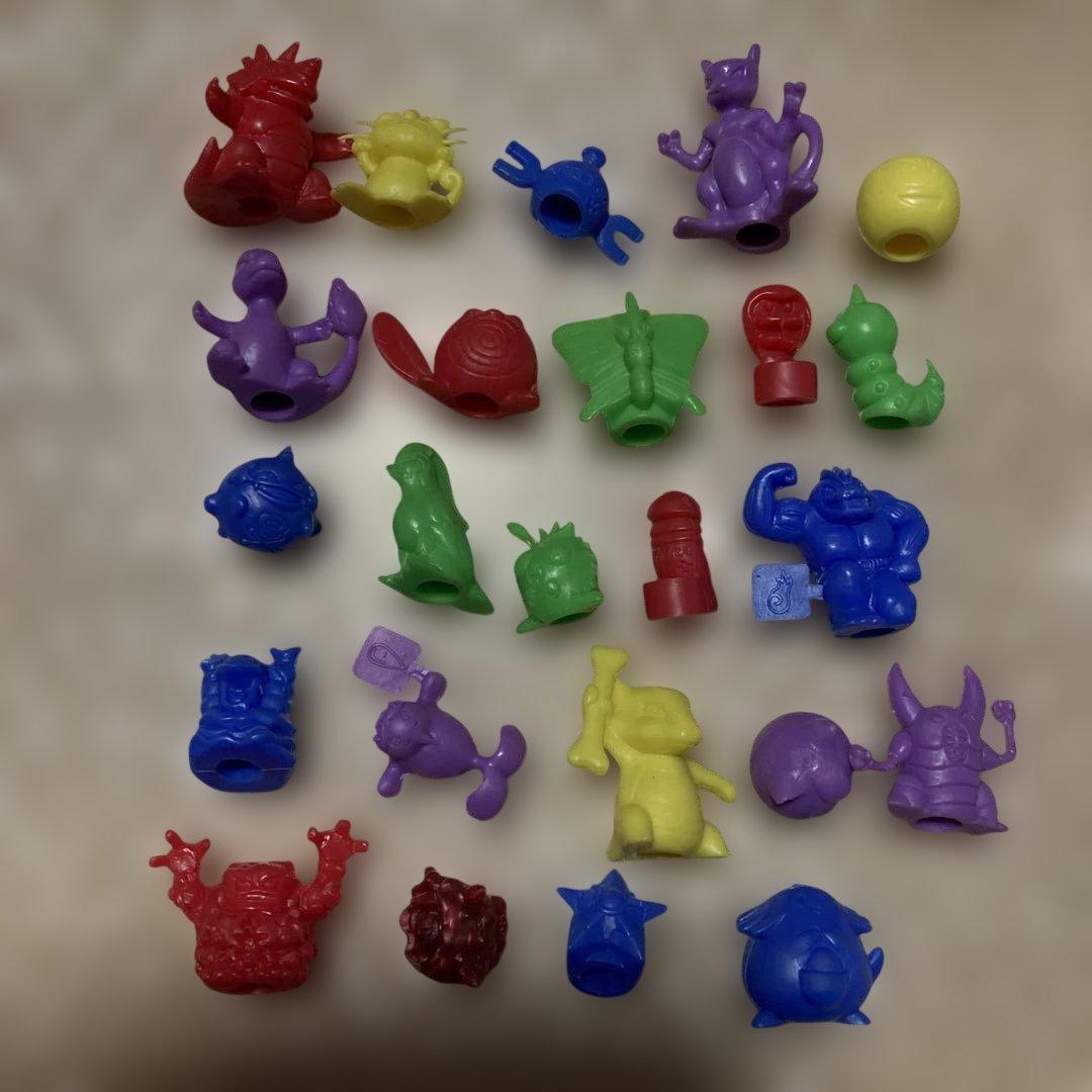 ポケモンガチャ　塩ビ人形消しゴムフィギュア大量セット151体￼➕ピッピ人形ボール