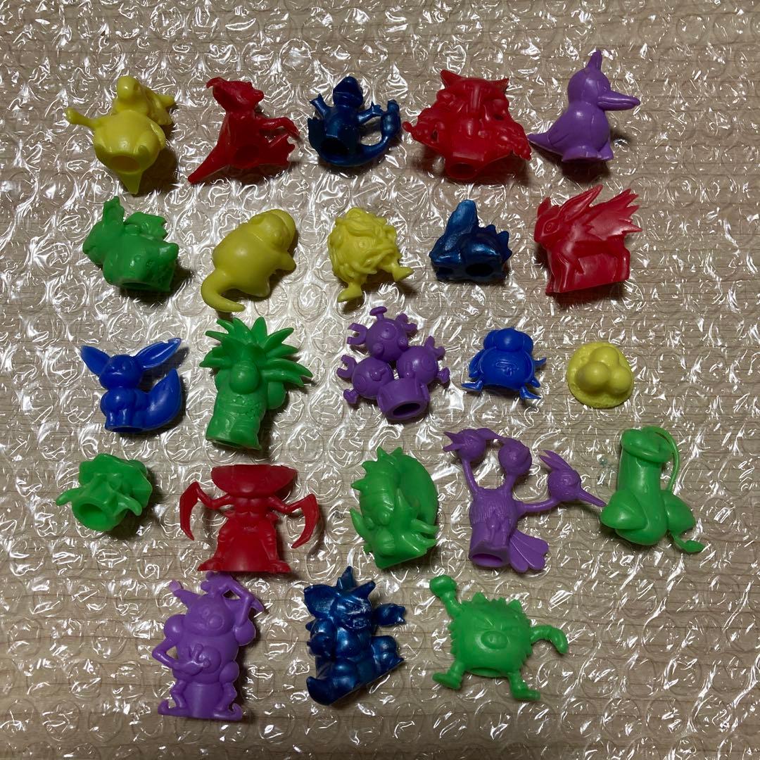 ポケモンガチャ　塩ビ人形消しゴムフィギュア大量セット151体￼➕ピッピ人形ボール