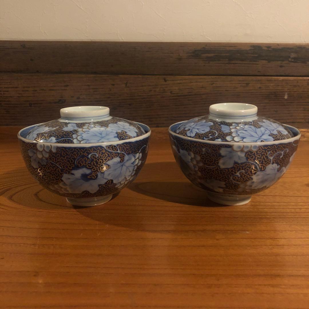 古伊万里金彩染付葡萄文蓋付茶碗一対