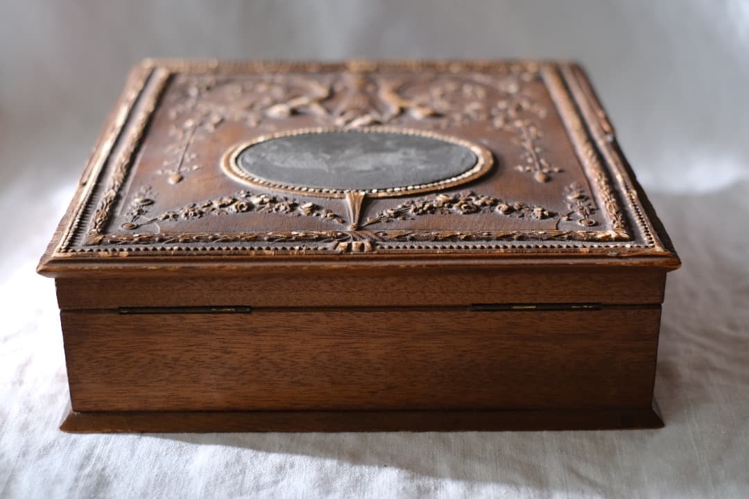 フランスアンティーク｜ネオ・ルネサンス様式の木箱