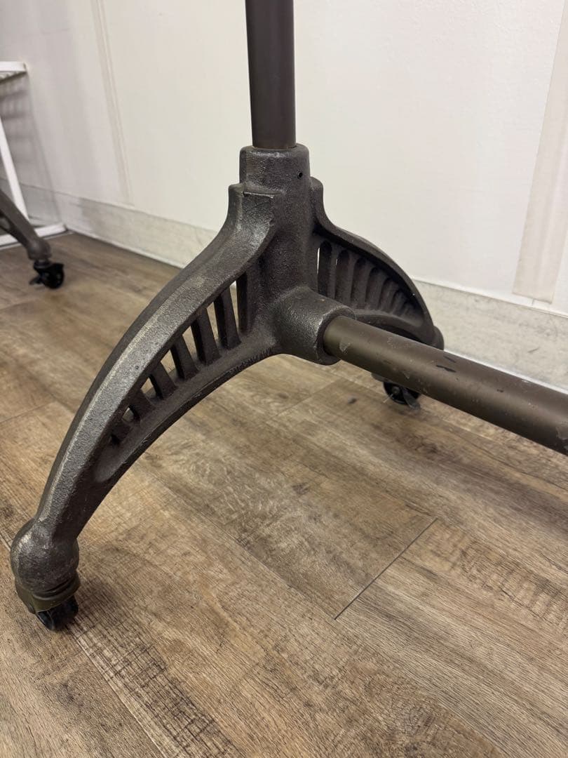 m13261010です　西川金太郎　ハンガーラック　2本分