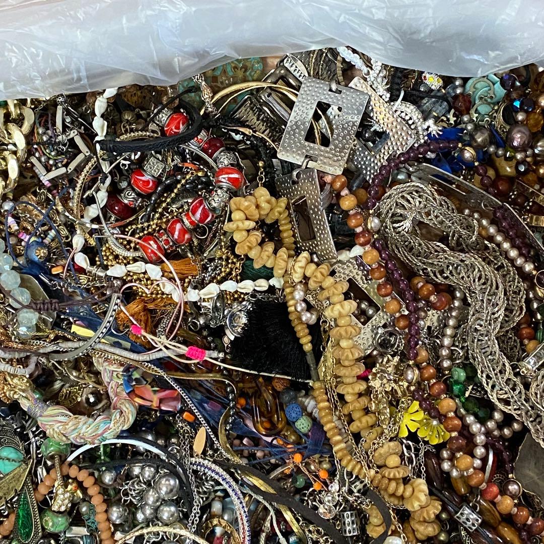 大量　まとめ売り　ジャンク　未選別　アクセサリー色々⑫　約8.7㎏　ネックレス他