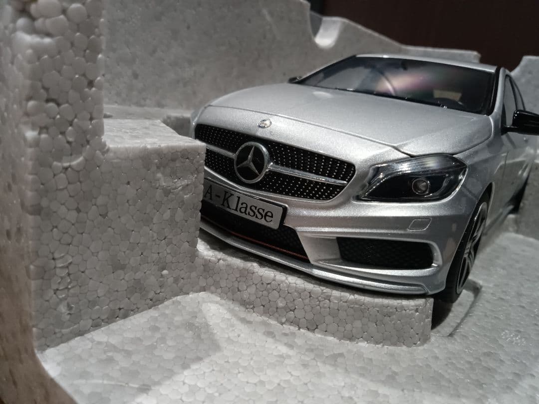 1/18 メルセデスベンツ　Aクラス　W176 スポーツ　シルバー　ミニカー