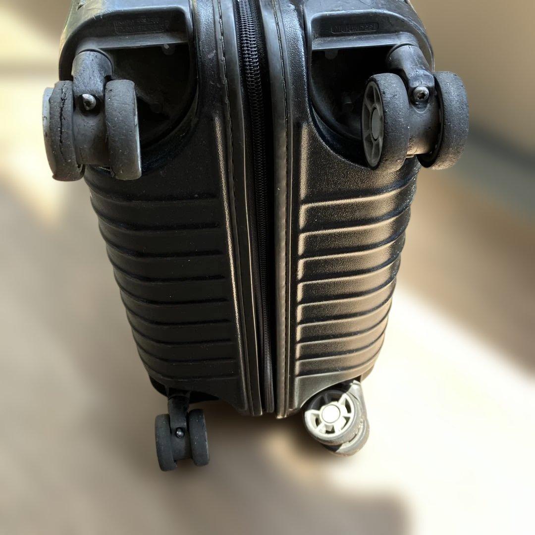 RIMOWA ブラック キャリーケース　Sサイズ　機内持ち込み　黒　4輪