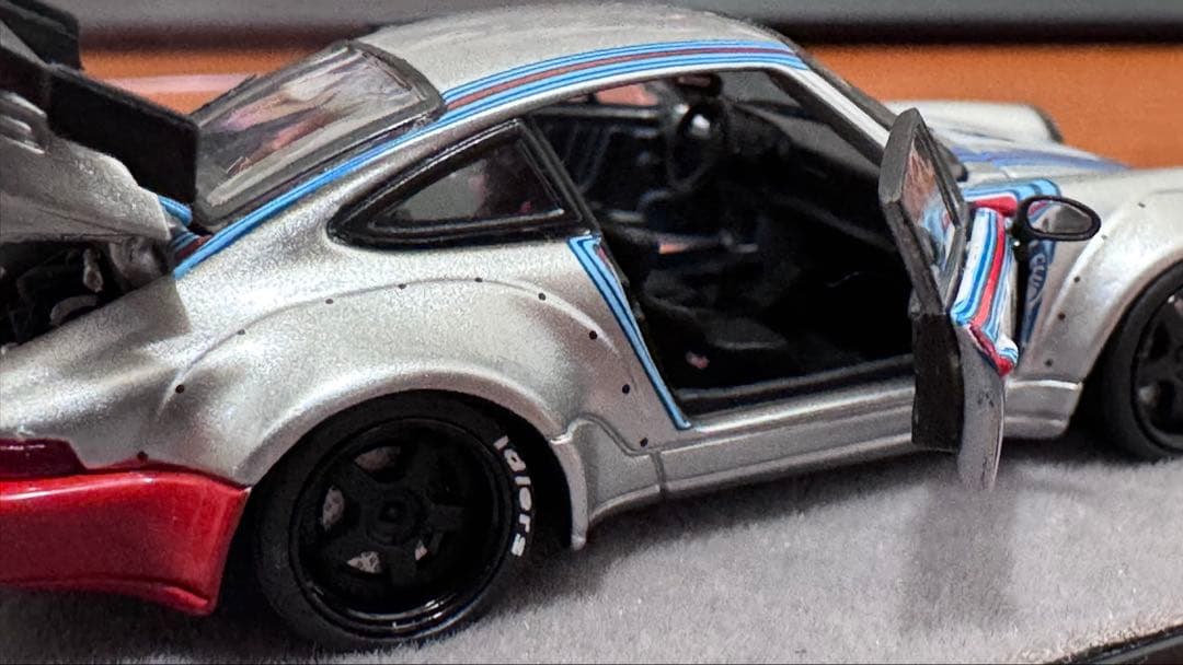 Rauh-Welt Porsche 964 限定モデル