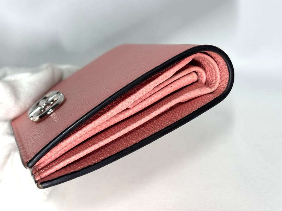 【良品】サルヴトーレフェラガモ　二つ折り財布