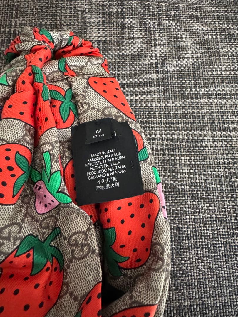 Gucci イチゴ柄 ヘアバンド Mサイズ　ストロベリー