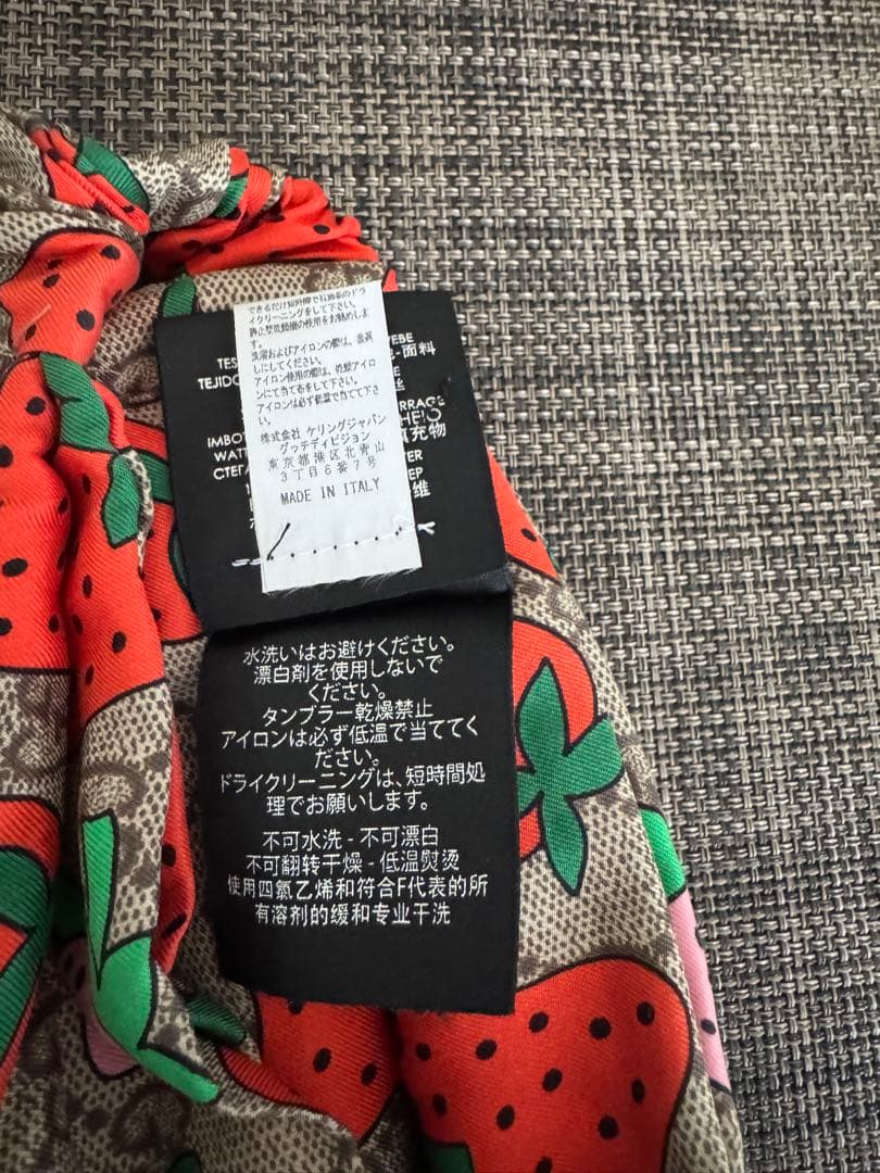 Gucci イチゴ柄 ヘアバンド Mサイズ　ストロベリー