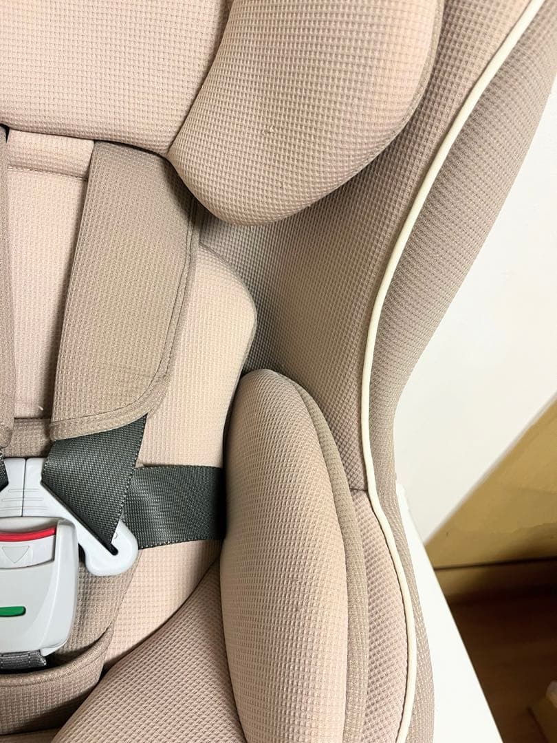 Combi コッコロS UX ヘーゼルナッツ 車用チャイルドシート ②