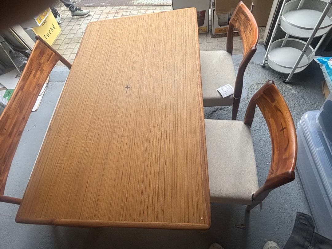 EDDA ダイニングテーブルとアームチェア2脚セット