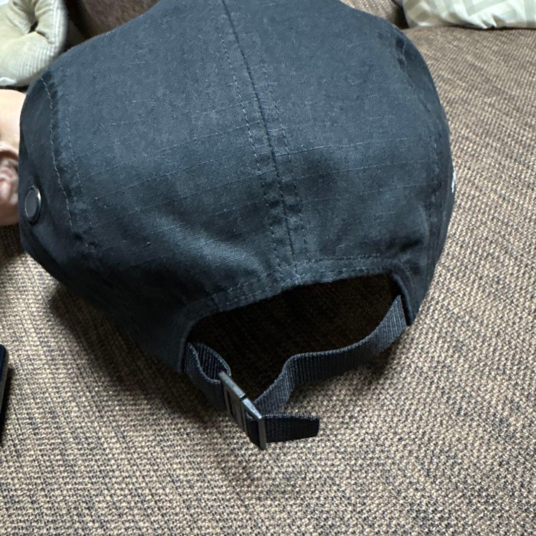 Supreme 黒 キャップ ボタン付き