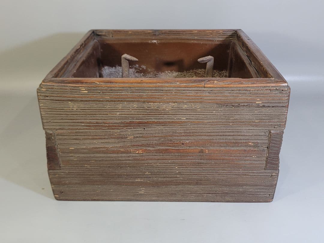 DT597 侘び寂び 古材 舟板 四方 火鉢 五徳付 古民具