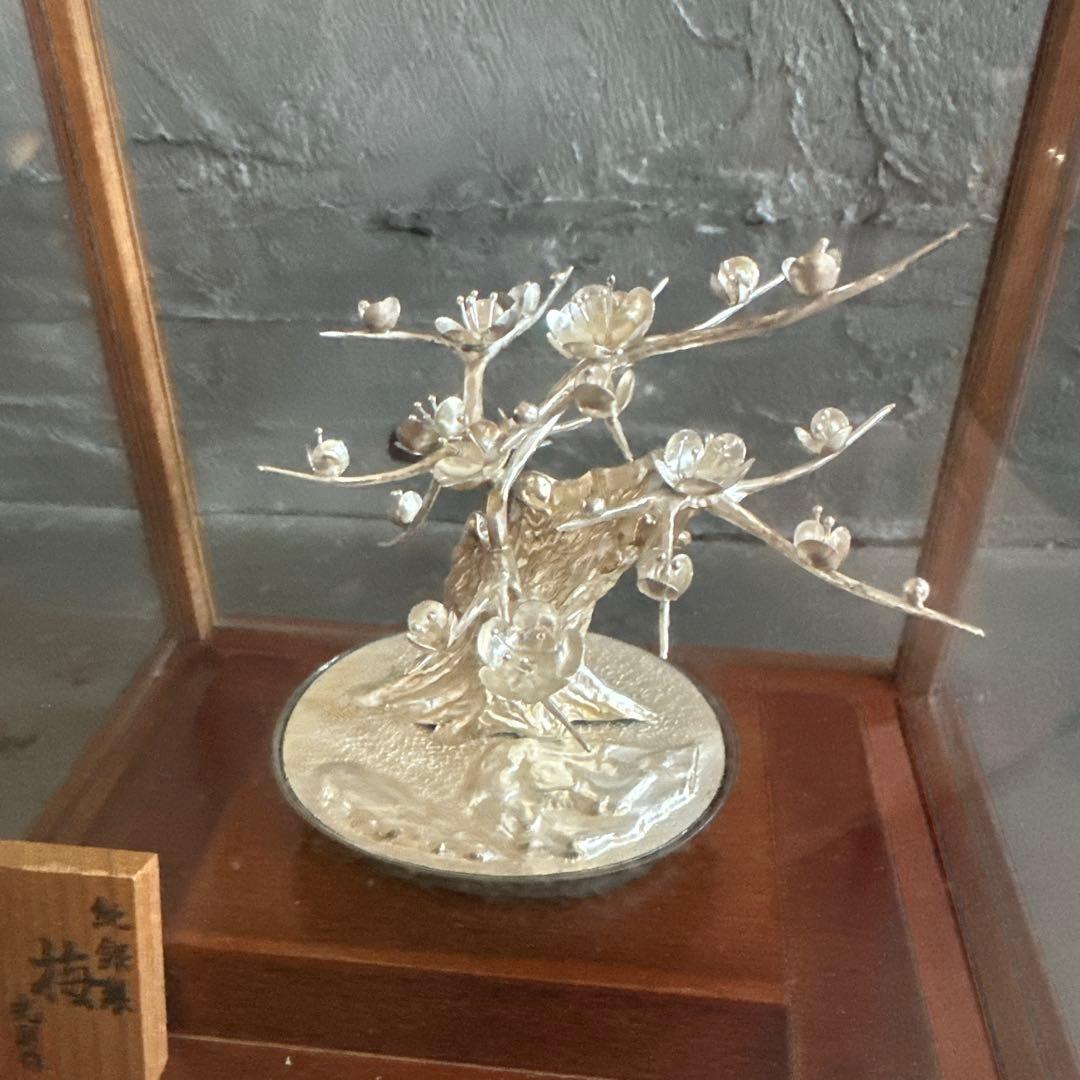 銀製 梅の木の彫刻 ガラスケース付き　光則作