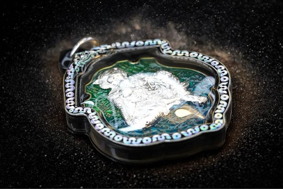 袈裟入り　チャナイ師の伝説の虎王と秘術　プージャオサミンプラ　プラクルアン　E