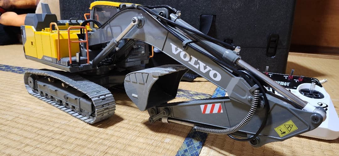 ラジコン1/14 ラジコンVOLVO ショベルカー DOUBLE　E Hobby