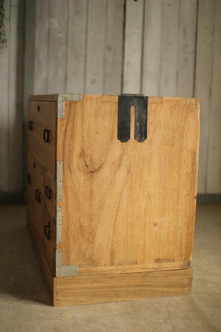 古い木製の引き出し4杯　チェスト　桐箪笥　昭和レトロ　タンス　古家具　古民家