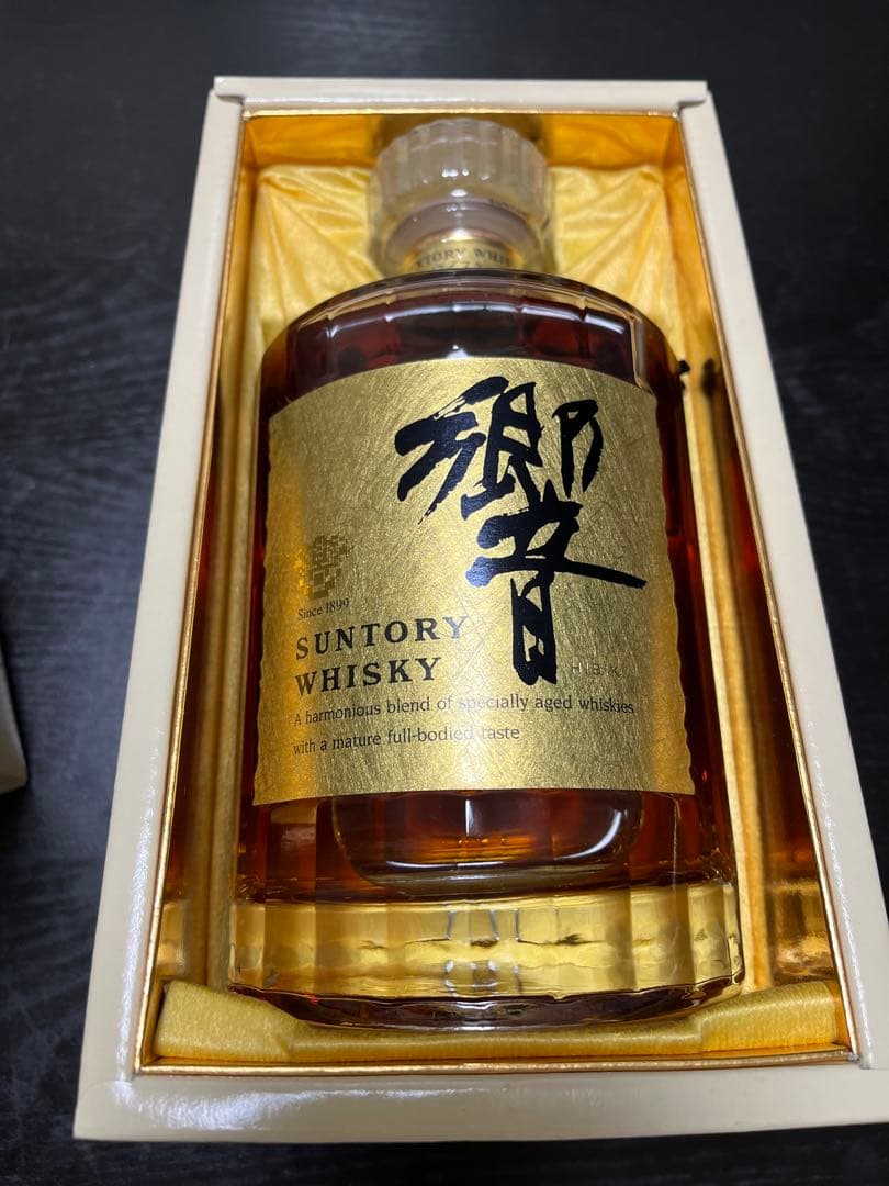 未開栓　響 サントリー　SUNTORY 　　ウィスキー　ゴールドラベル　箱付き