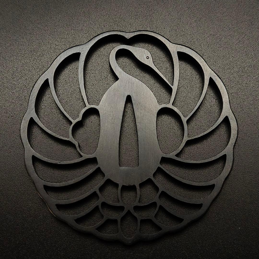 刀鍔　鶴丸の図　目に銀象嵌　鉄製　金工品　細工　職人作　日本刀装具　刀剣美術