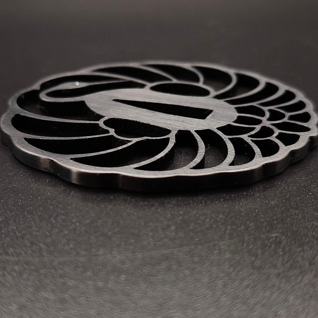 刀鍔　鶴丸の図　目に銀象嵌　鉄製　金工品　細工　職人作　日本刀装具　刀剣美術