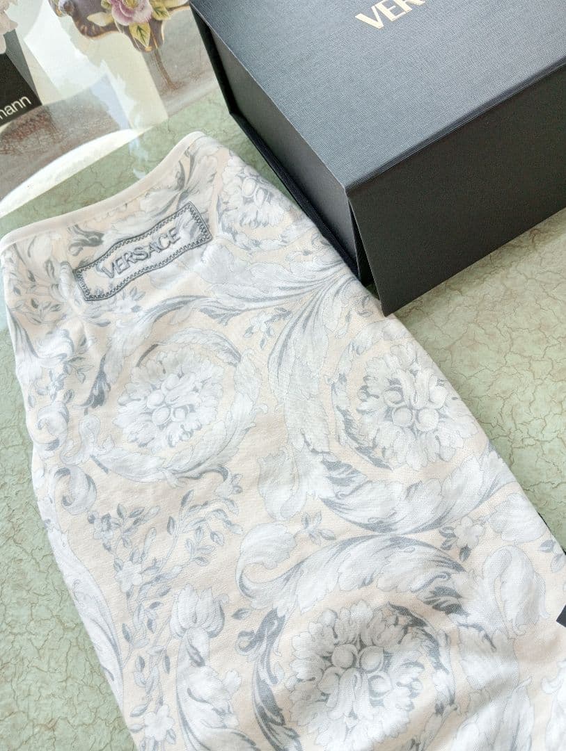 VERSACE 　ヴェルサーチ　花柄 　ペット服　犬服 新品タグ付き　L