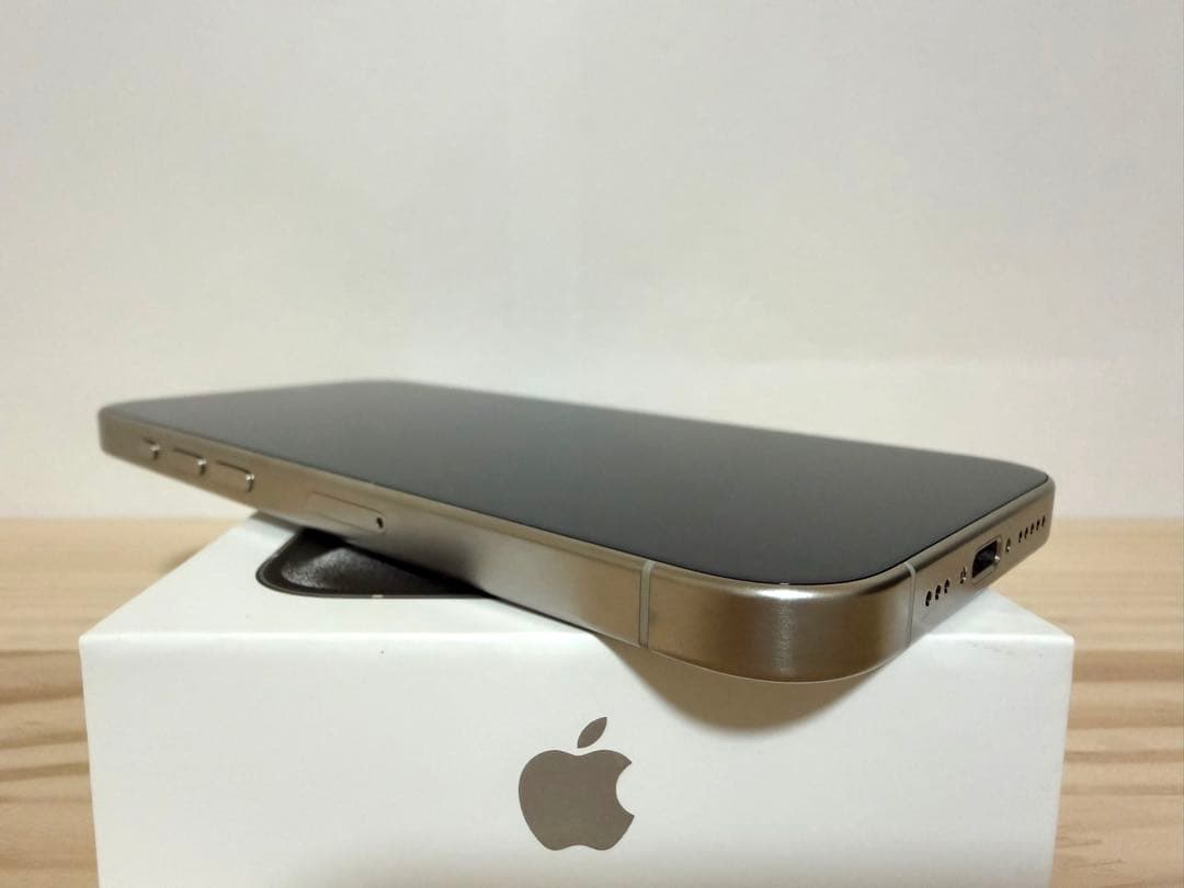 Apple iPhone 15Pro ホワイトチタニウム 128GB おまけ付き