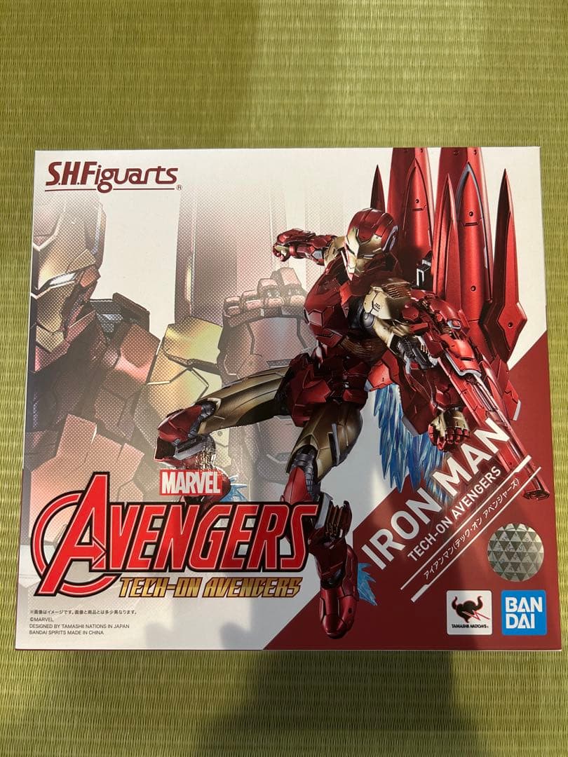 アイアンマン (テック オン アベンジャーズ) & ロゴディスプレイ 付き