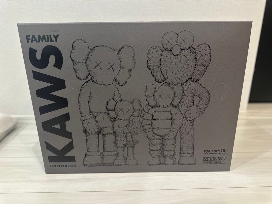 kaws family brown カウズ フィギュア