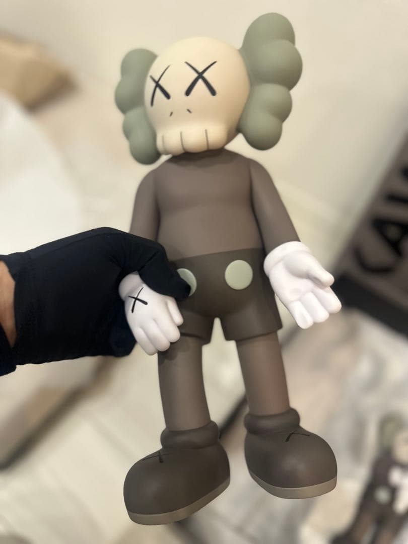 kaws family brown カウズ フィギュア