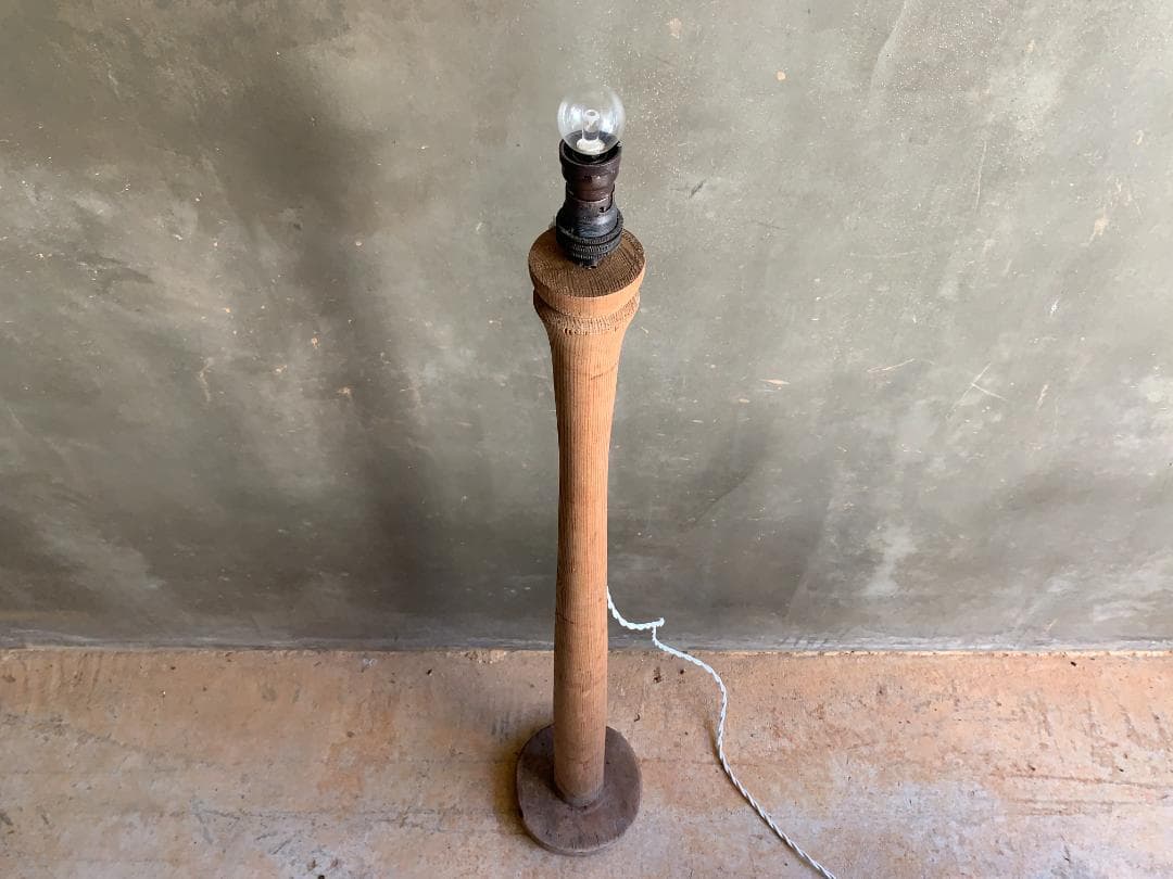 フランス アンティーク　パイン材 木製・真鍮 フロアランプ ブロカント