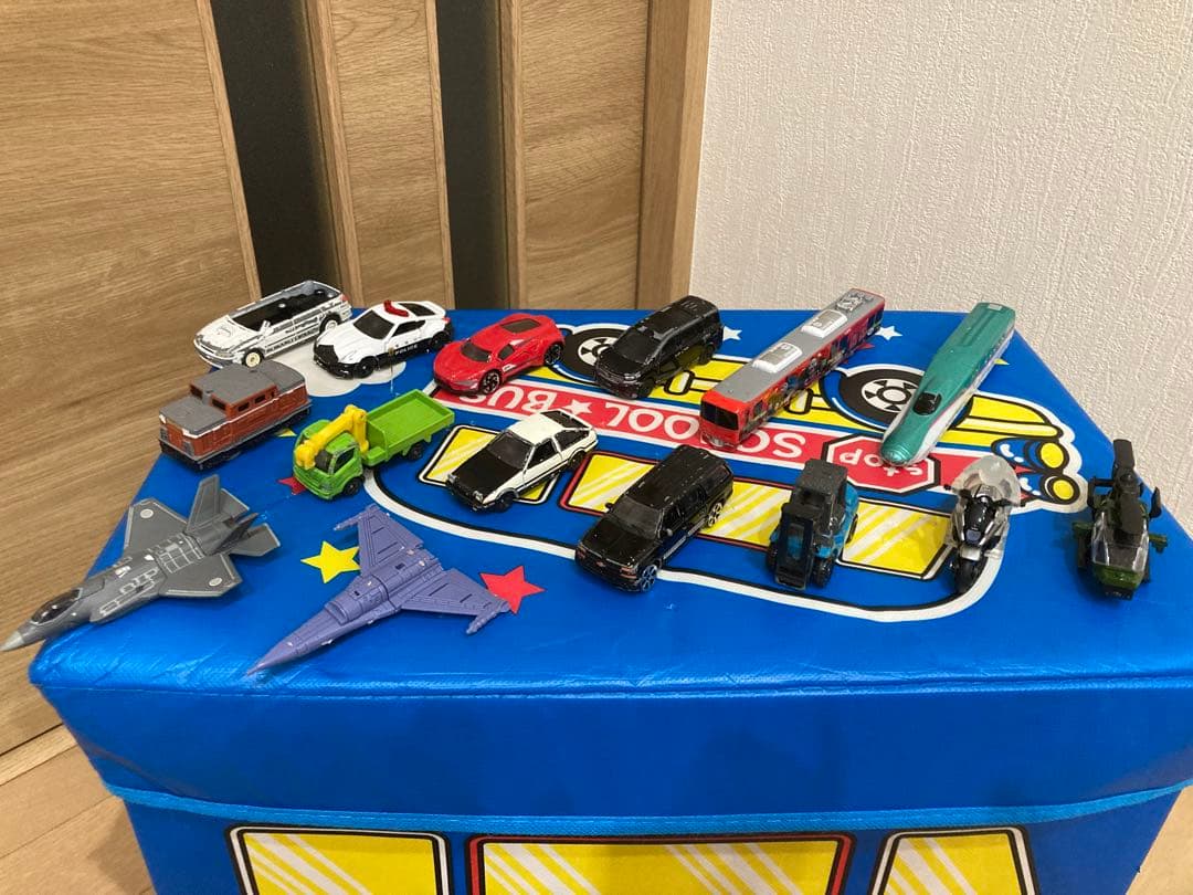 トミカセット スクールバス収納付き