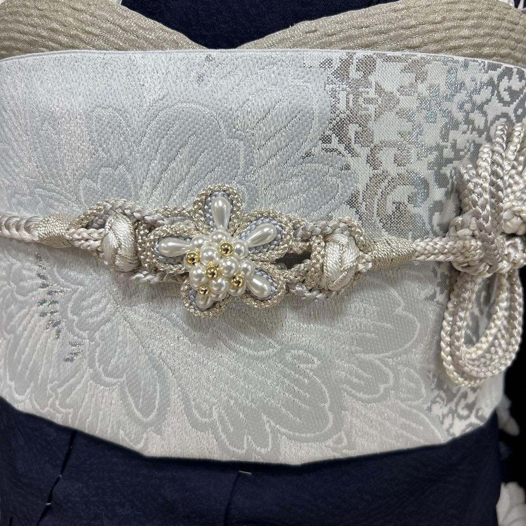 シックな紺地と白の染め分けの牡丹の振袖セット