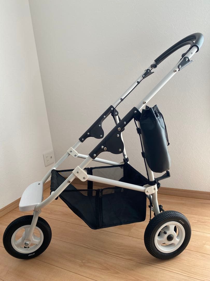【極美品】エアバギー AIRBUGGY フレームのみ ホワイト 白 ペットカート