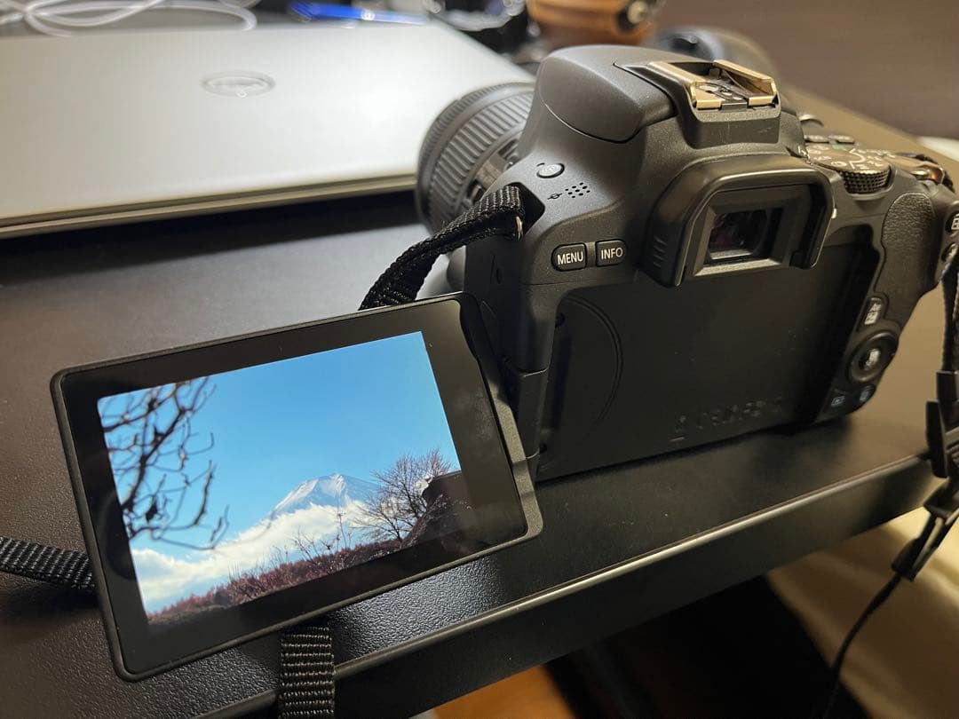 Canon EOS Kiss X9 デジタル一眼レフ