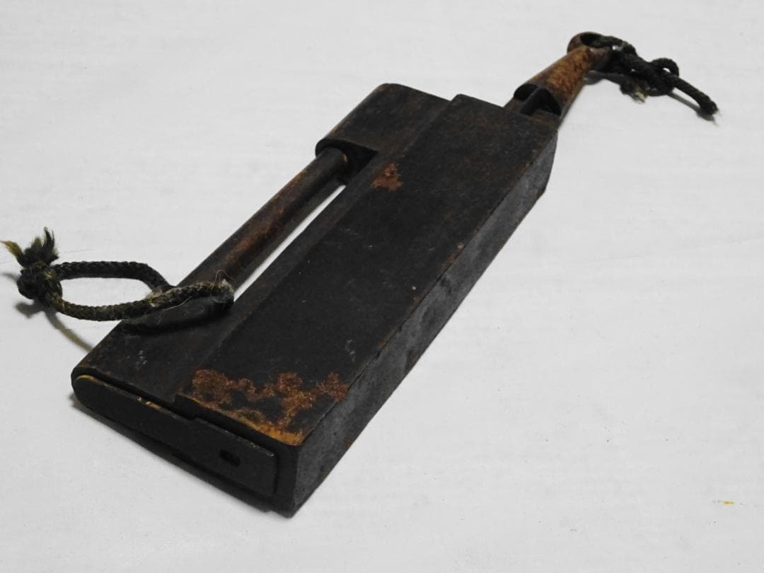 古鍵 錠前 14.5cm 抜き差し可能 カギ 江戸時代 戦前 蔵 倉庫錠 鍵付き