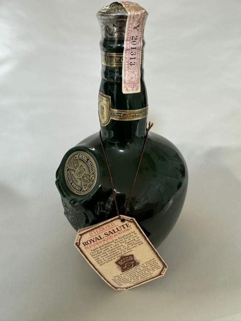 ロイヤルサルート　緑　700ml 40度