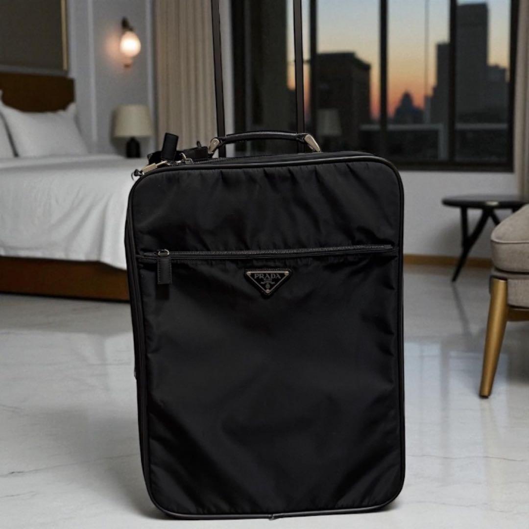 さ*た様 【正規品】プラダ PRADA キャリーケース 黒 ラスト一個