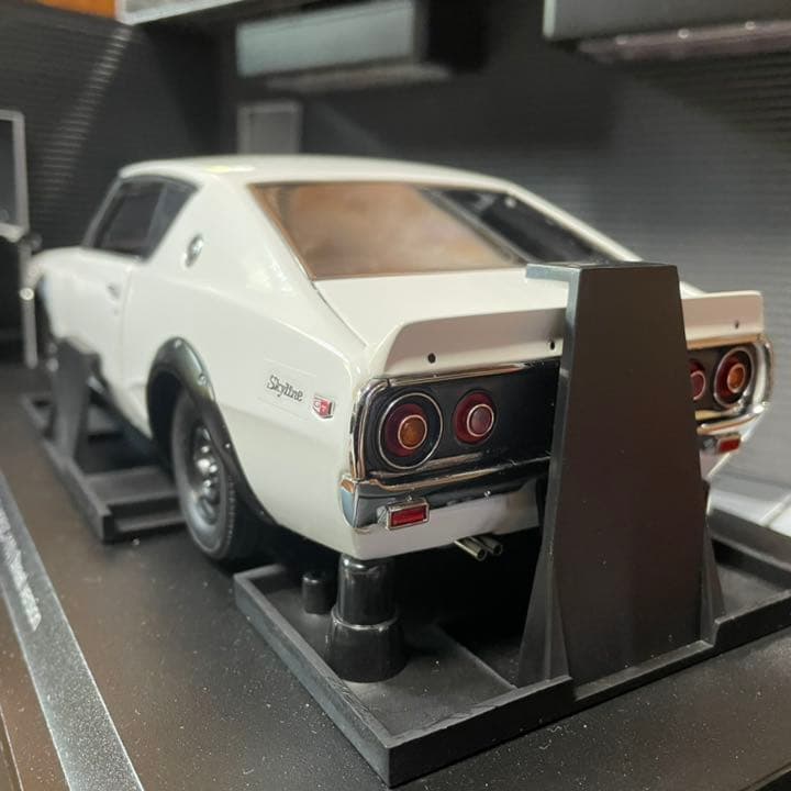 新品未展示品　京商1/18ニッサンスカイライン2000GT-R/ホワイト美品