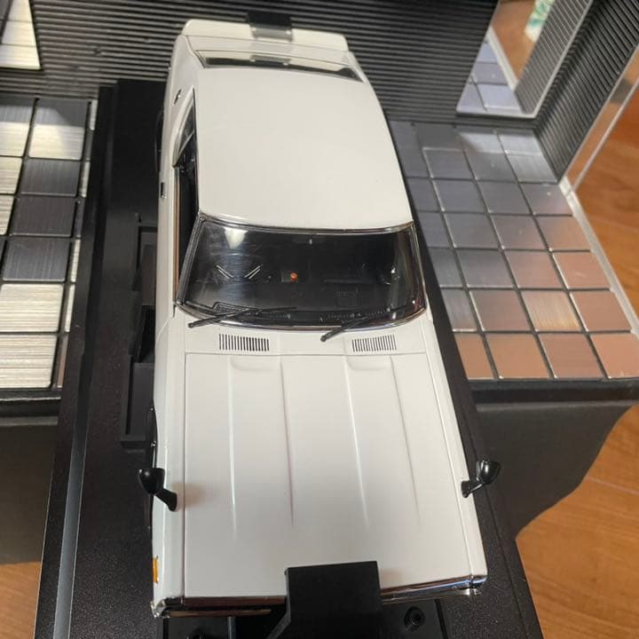 新品未展示品　京商1/18ニッサンスカイライン2000GT-R/ホワイト美品
